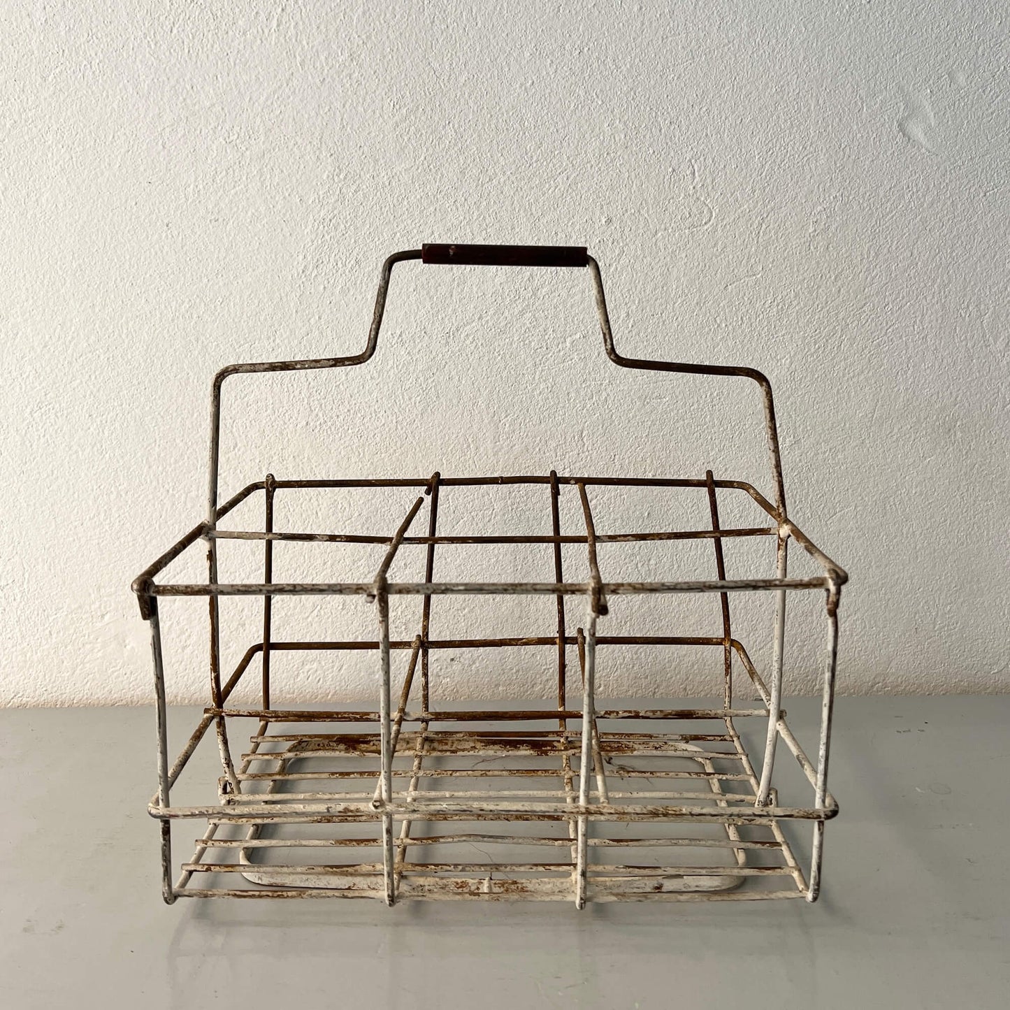 Bottle Holder - With Handle - Vintage