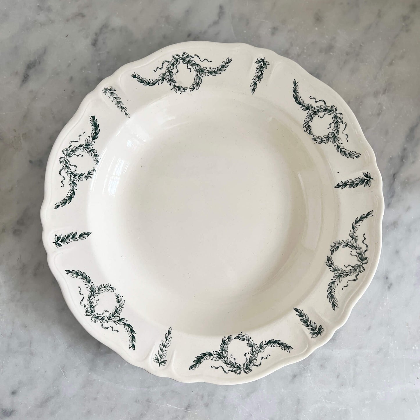 Serving Plate - Garlands - Terre de fer - Vintage